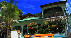 Tinas Sunset Cottages And Reef Divers